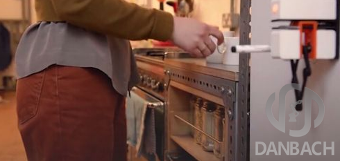 這個小機器人可以重新畫出任何你畫的東西